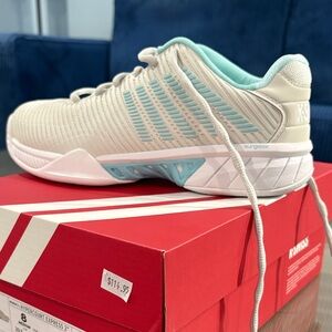 K-Swiss Women's Cream and Light Blue Athletic Shoes